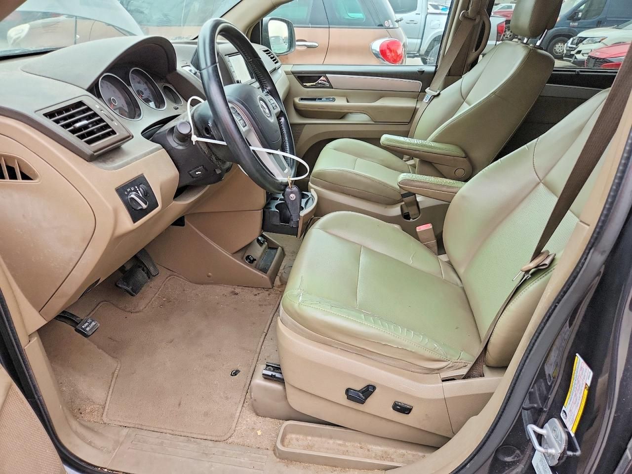 2011 Volkswagen Routan se