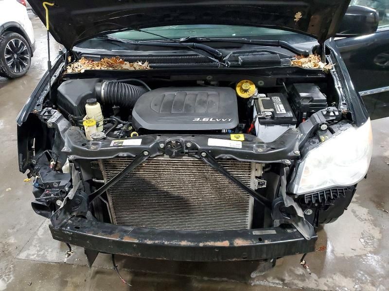 2013 Chrysler Town & Country Touring