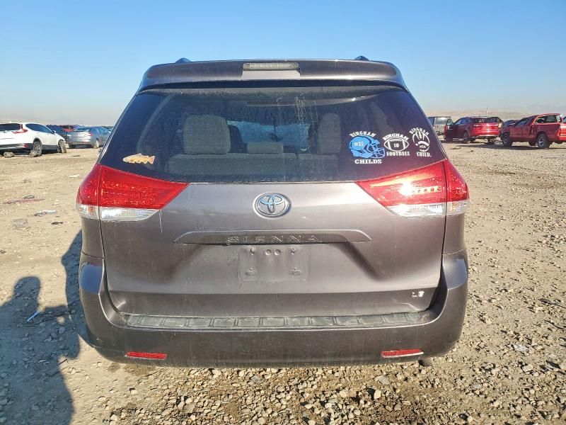 2013 Toyota Sienna le