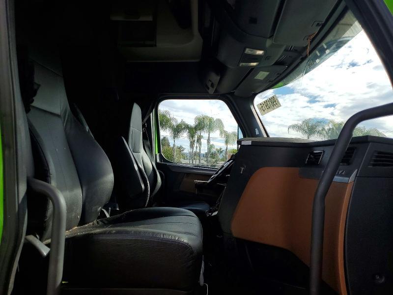 2022 Freigliner 2022 Freightliner Cascadia 126 Semi Truck