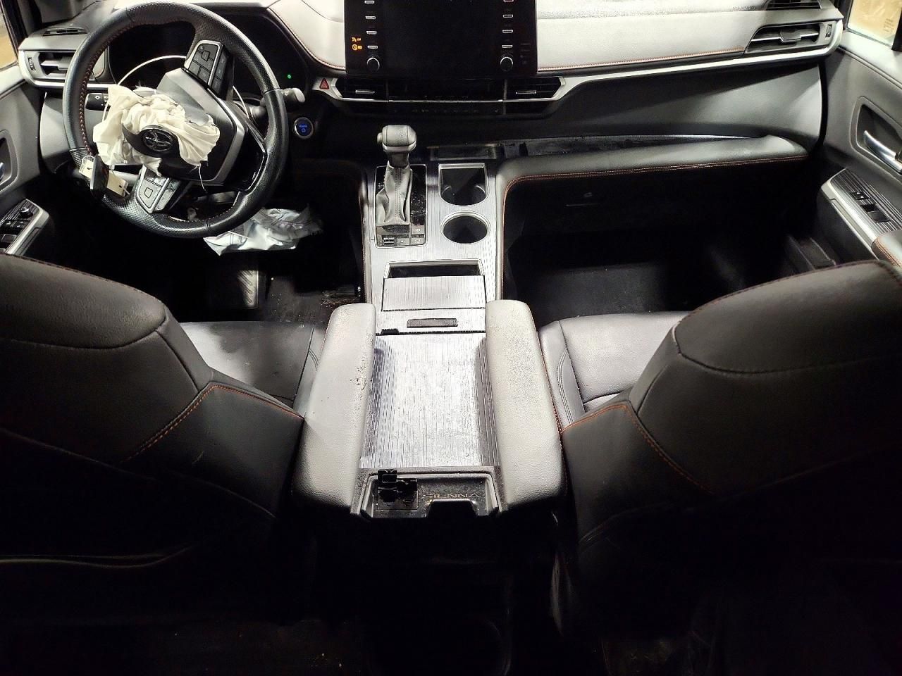 2024 Toyota Sienna xse