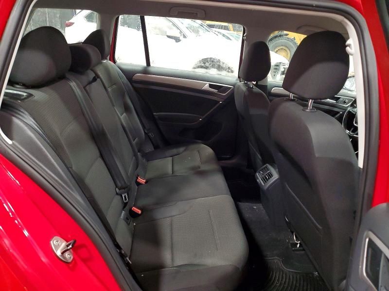 2017 Volkswagen Golf Sportwagen s