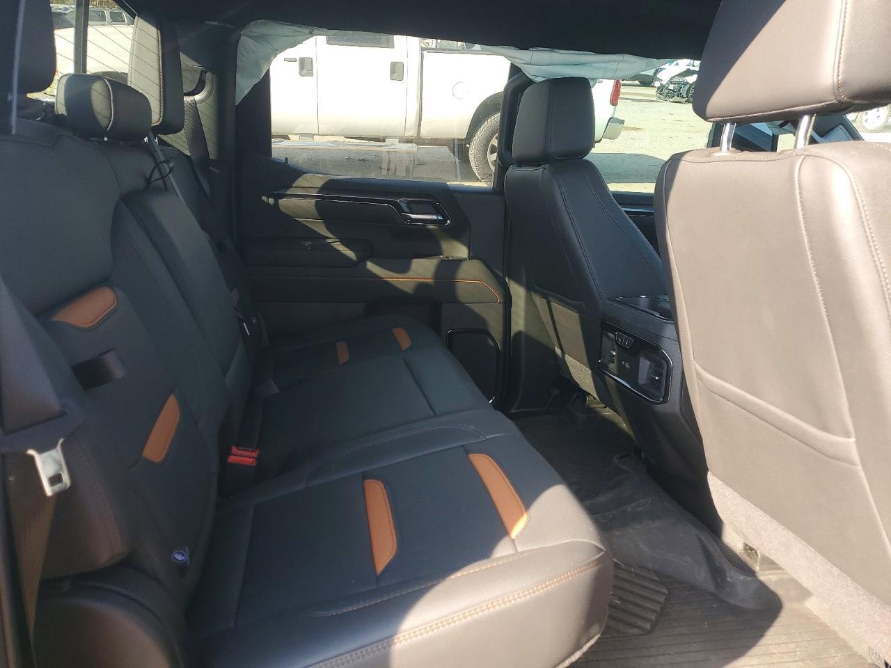 2025 GMC Sierra K1500 AT4
