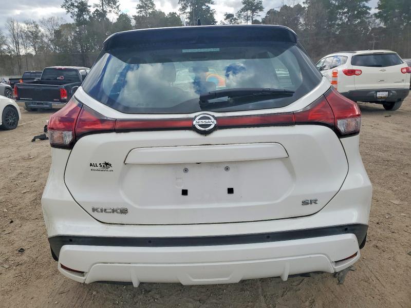2021 Nissan Kicks sr