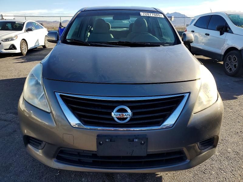2013 Nissan Versa s