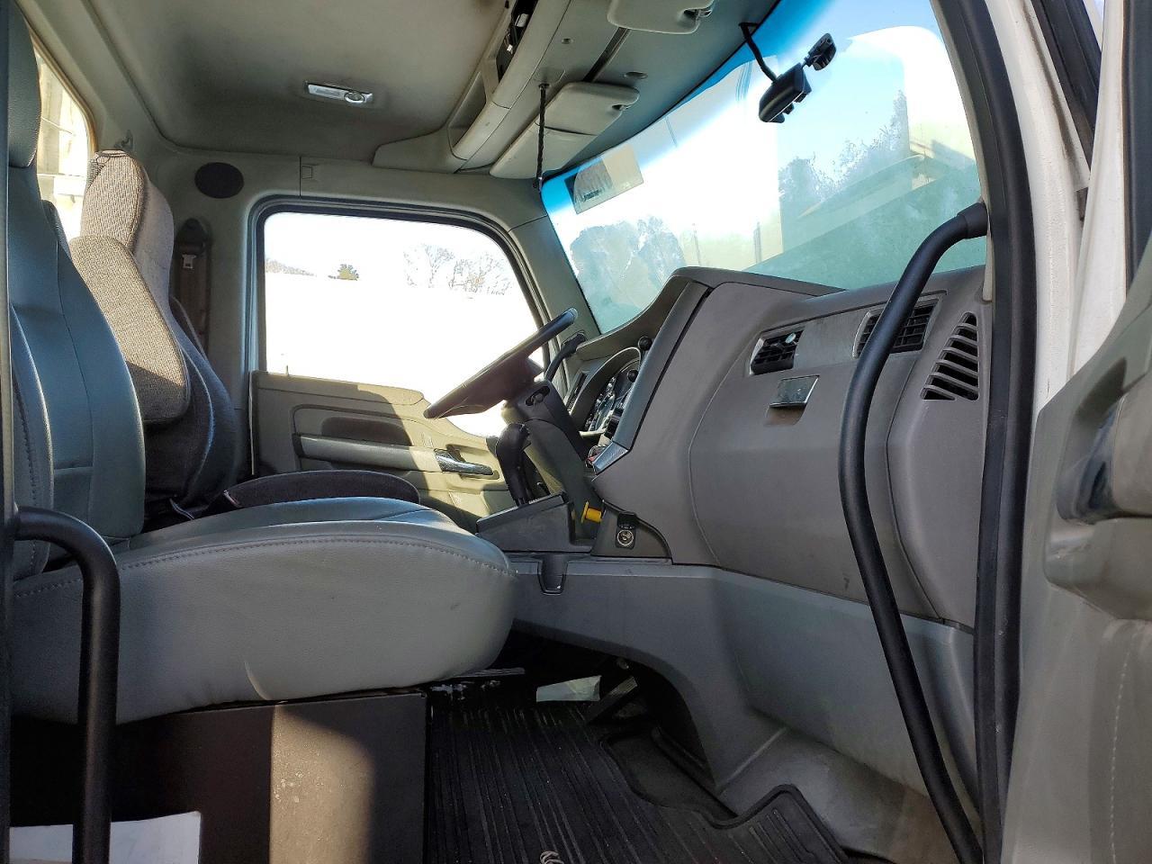 2016 Volvo VNL Semi Truck