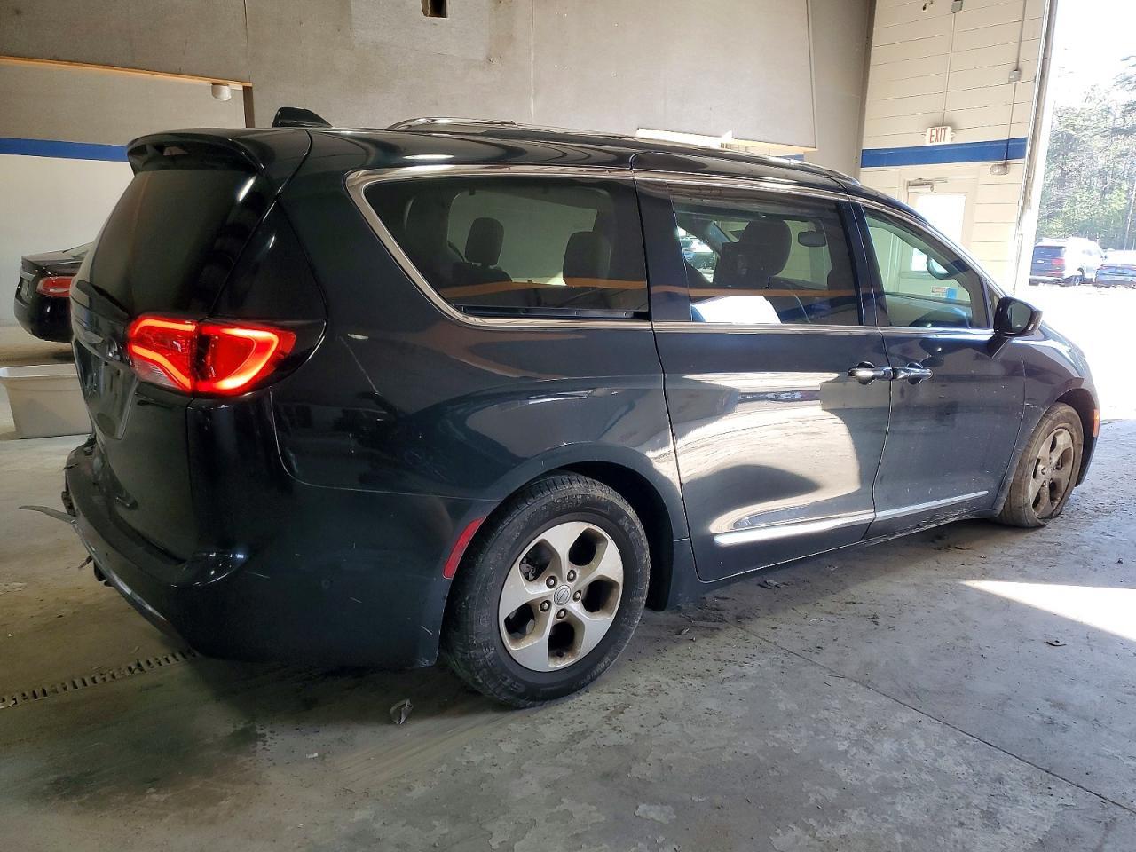 2017 Chrysler Pacifica Touring l Plus