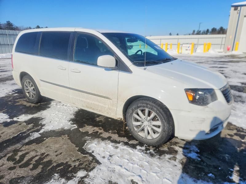 2015 Chrysler Town & Country s
