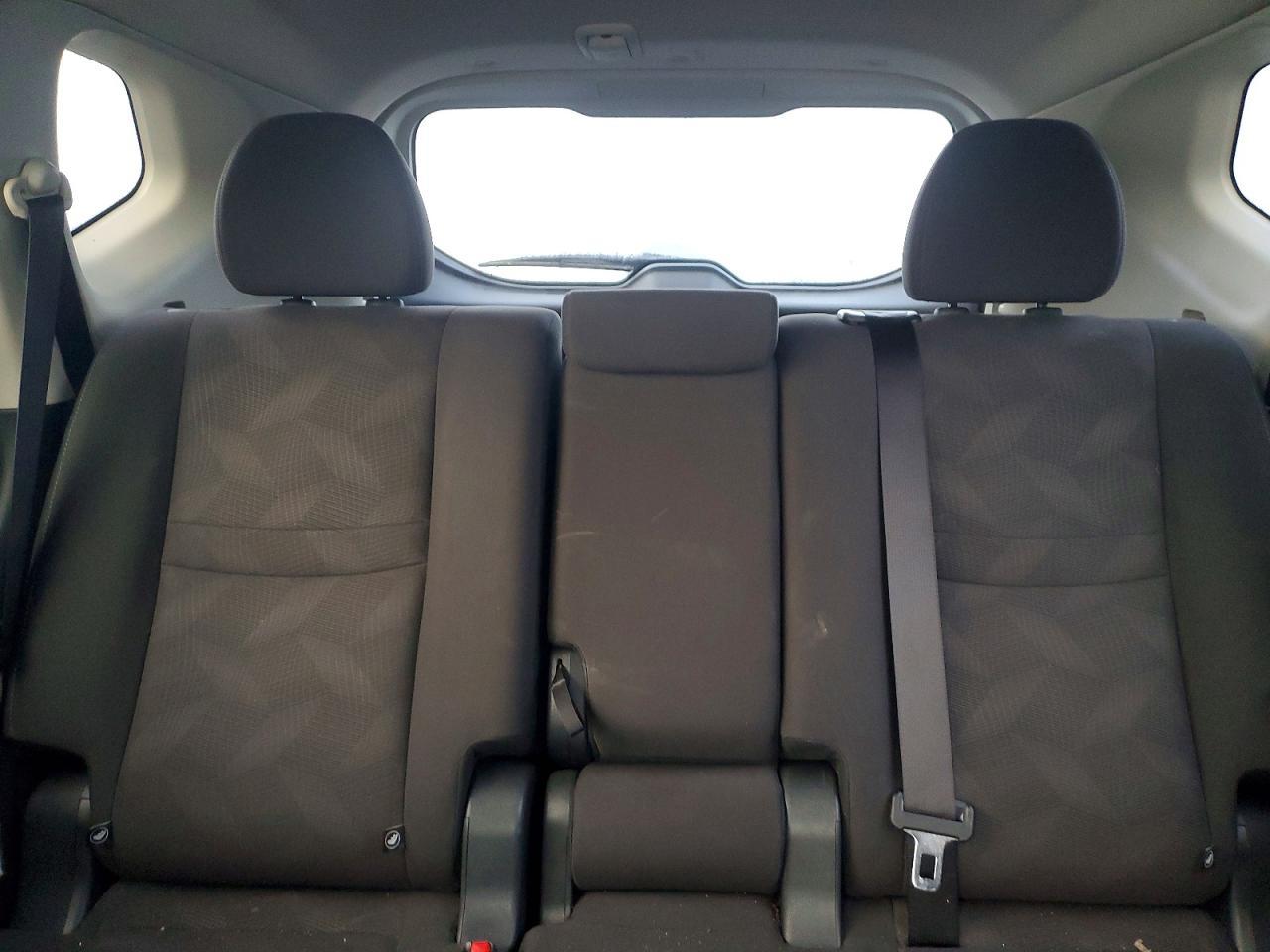 2016 Nissan Rogue sv