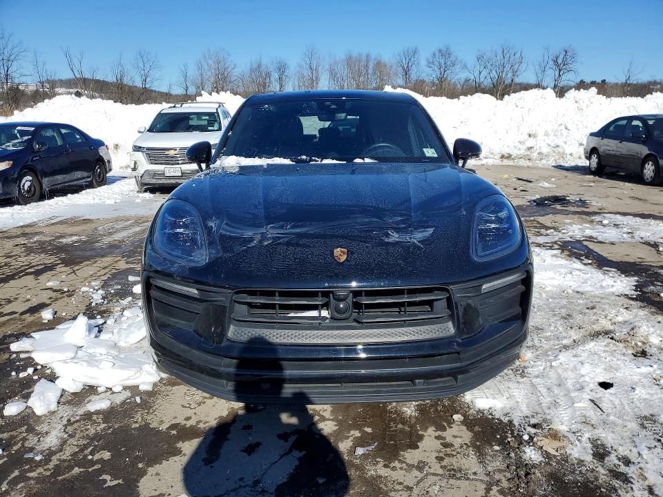 2023 Porsche Macan Base