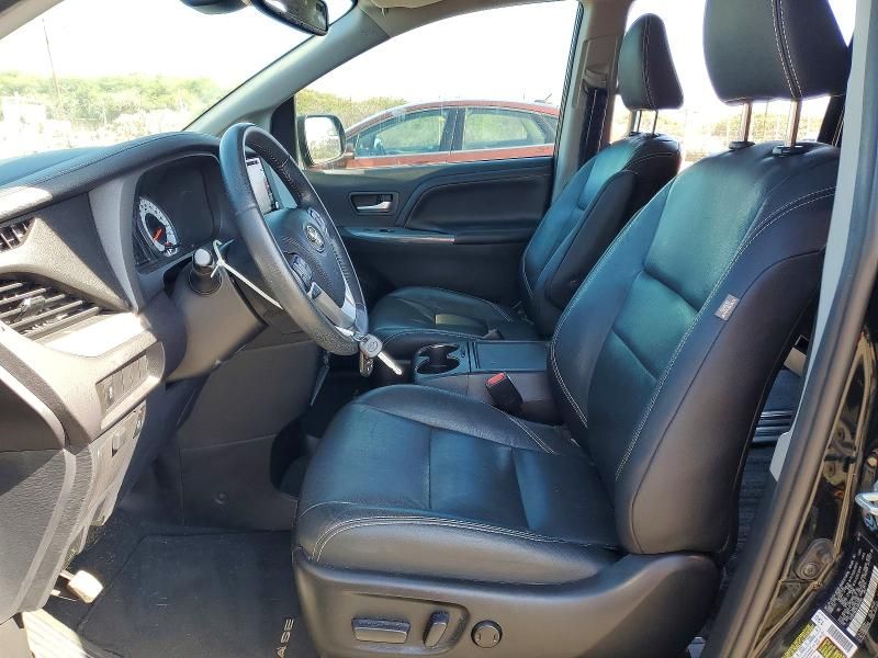 2020 Toyota Sienna se