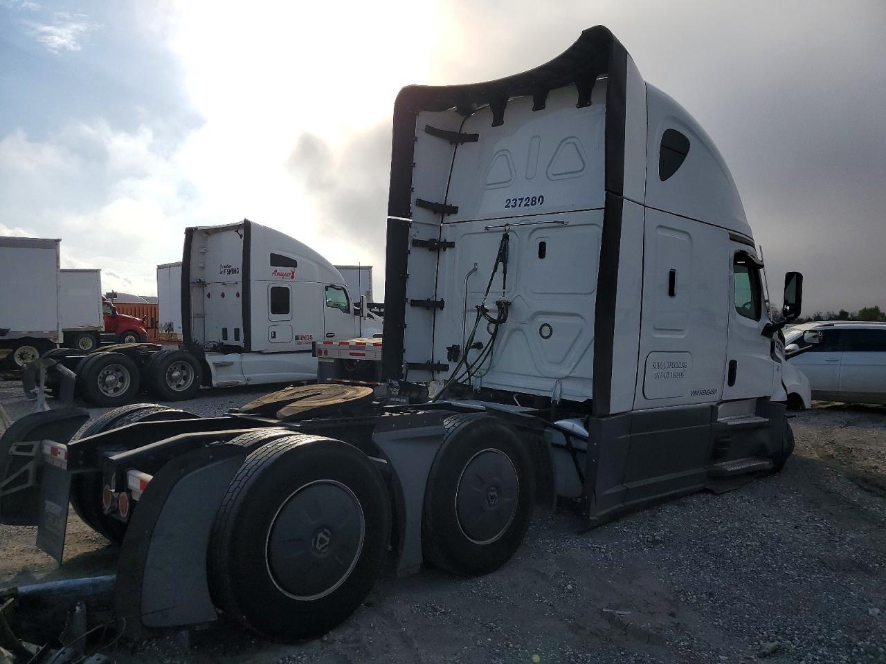 2022 Freigliner 2022 Freightliner Cascadia 126 Semi Truck