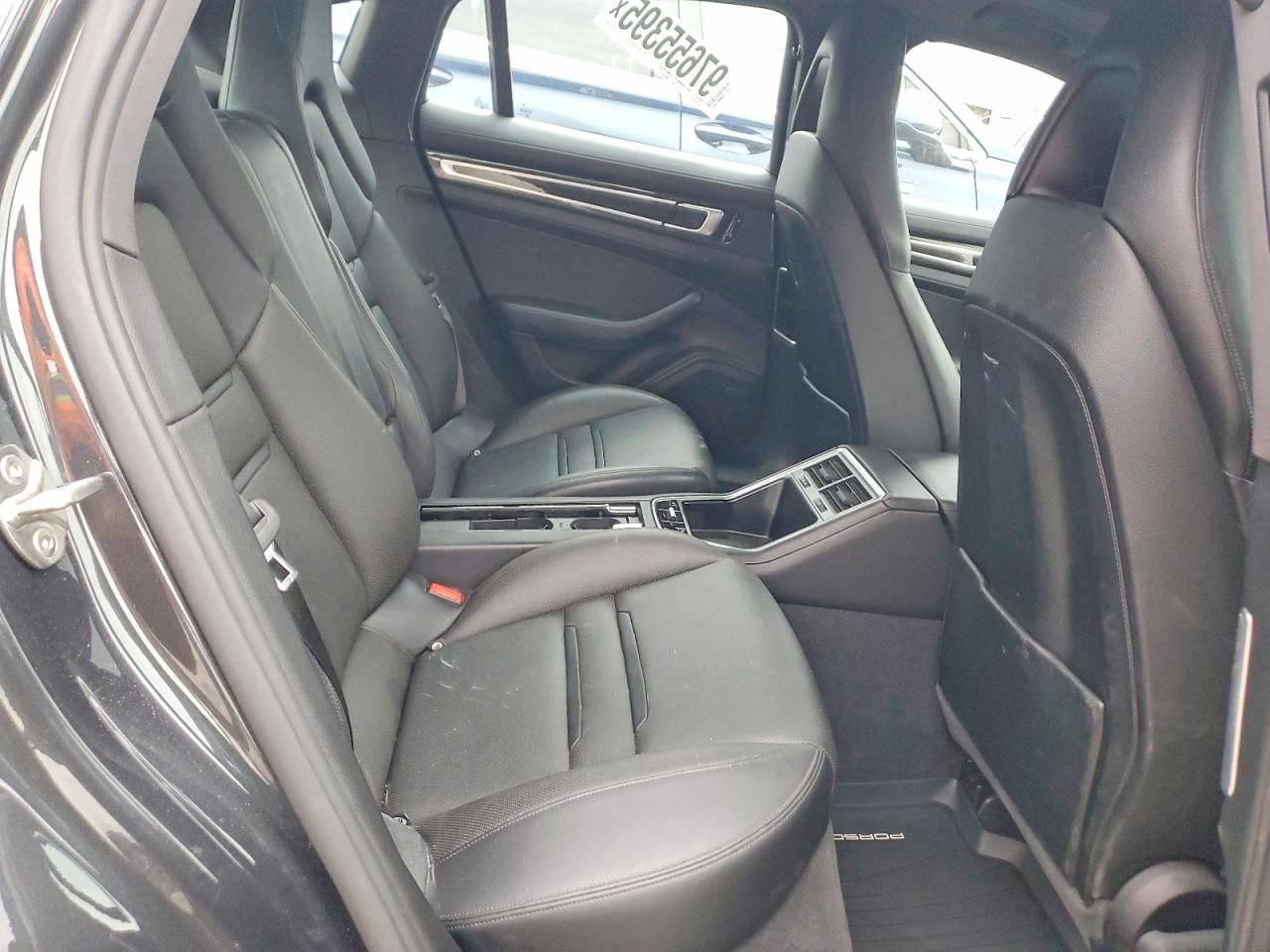 2017 Porsche Panamera 2