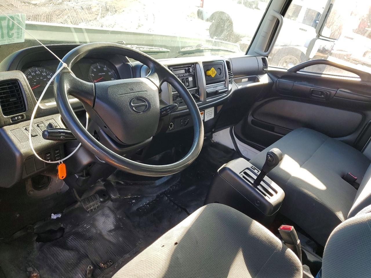 2019 Hino 268A BOX Truck