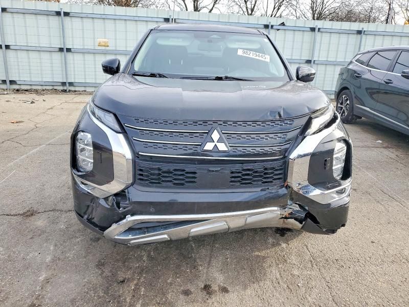 2023 Mitsubishi Outlander se