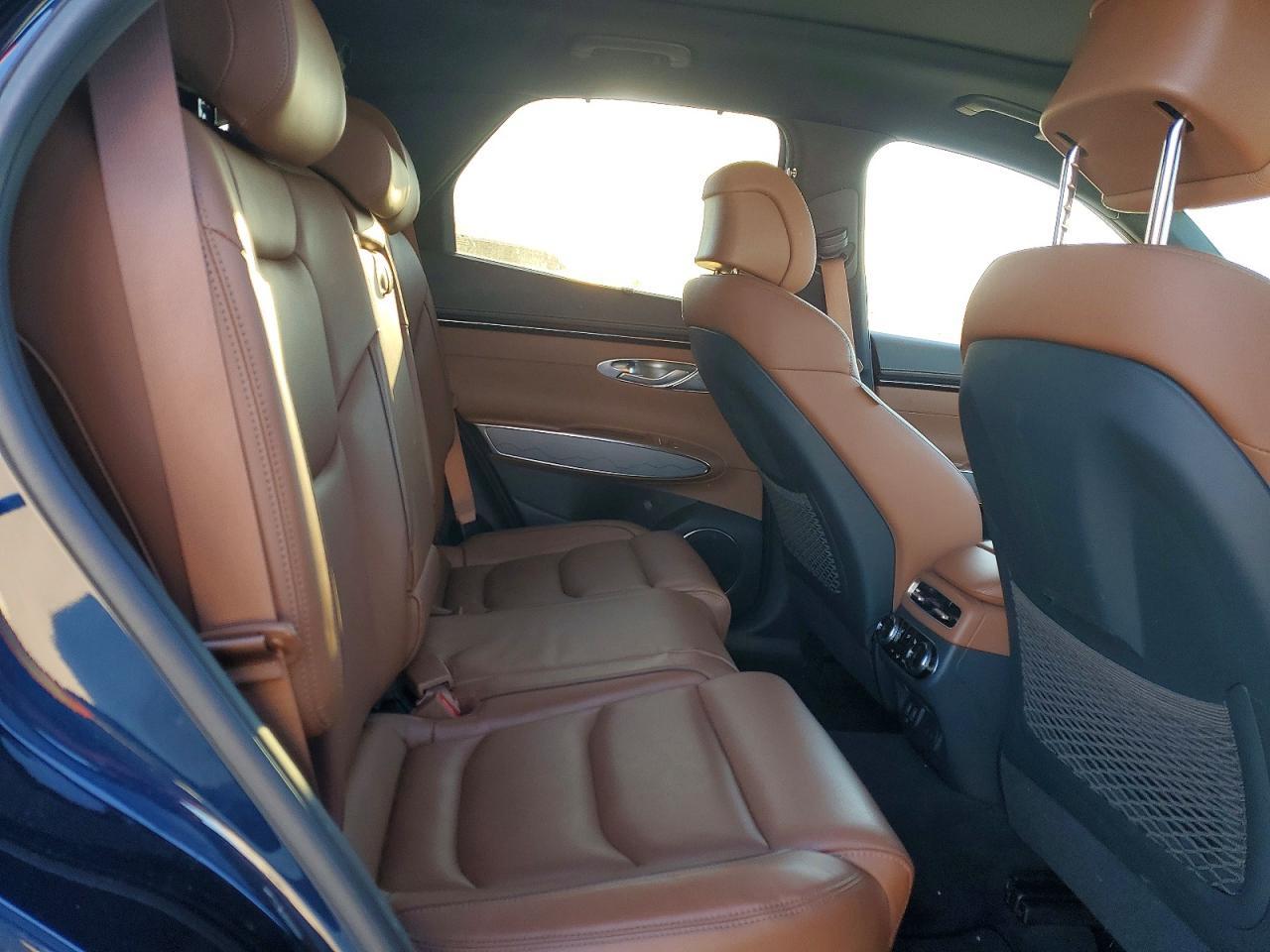 2023 Genesis Gv70 Base
