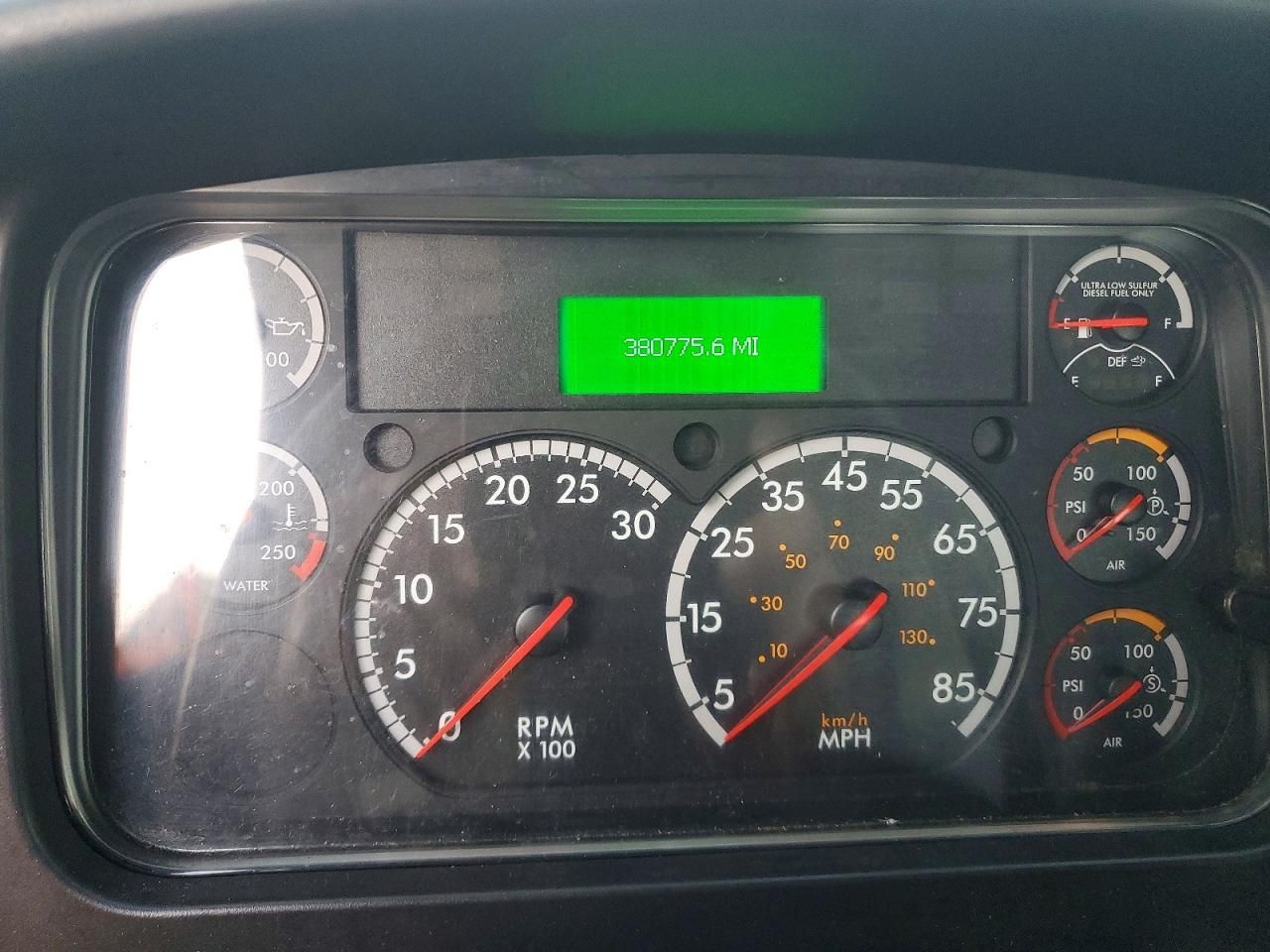 2016 Freightliner Business Class M2 Semi Truck