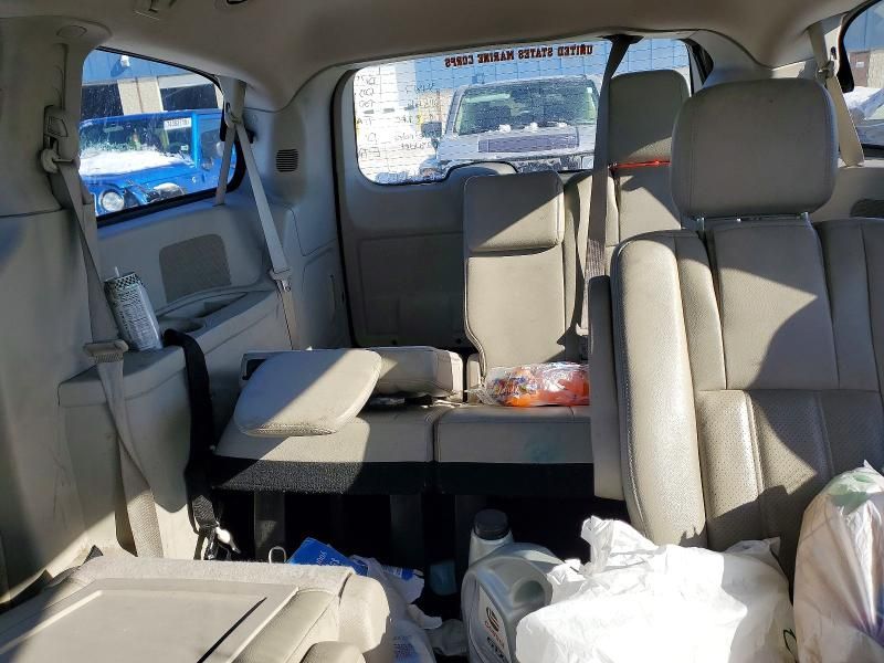 2012 Chrysler Town & Country Touring