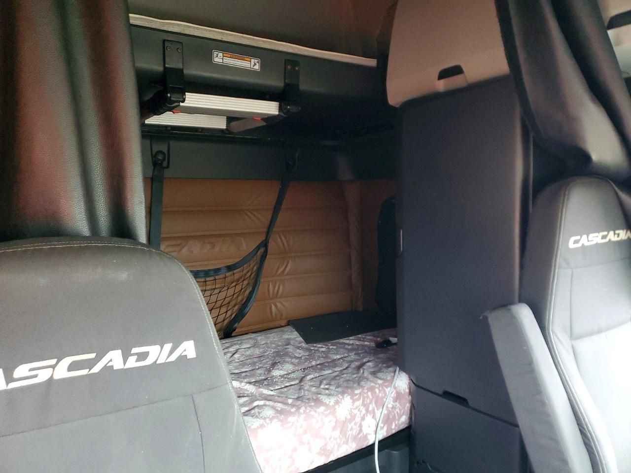 2018 Freightliner Cascadia 126 Semi Truck