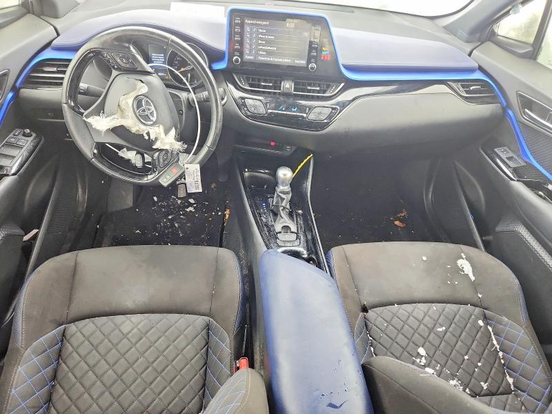 2022 Toyota C-hr xle