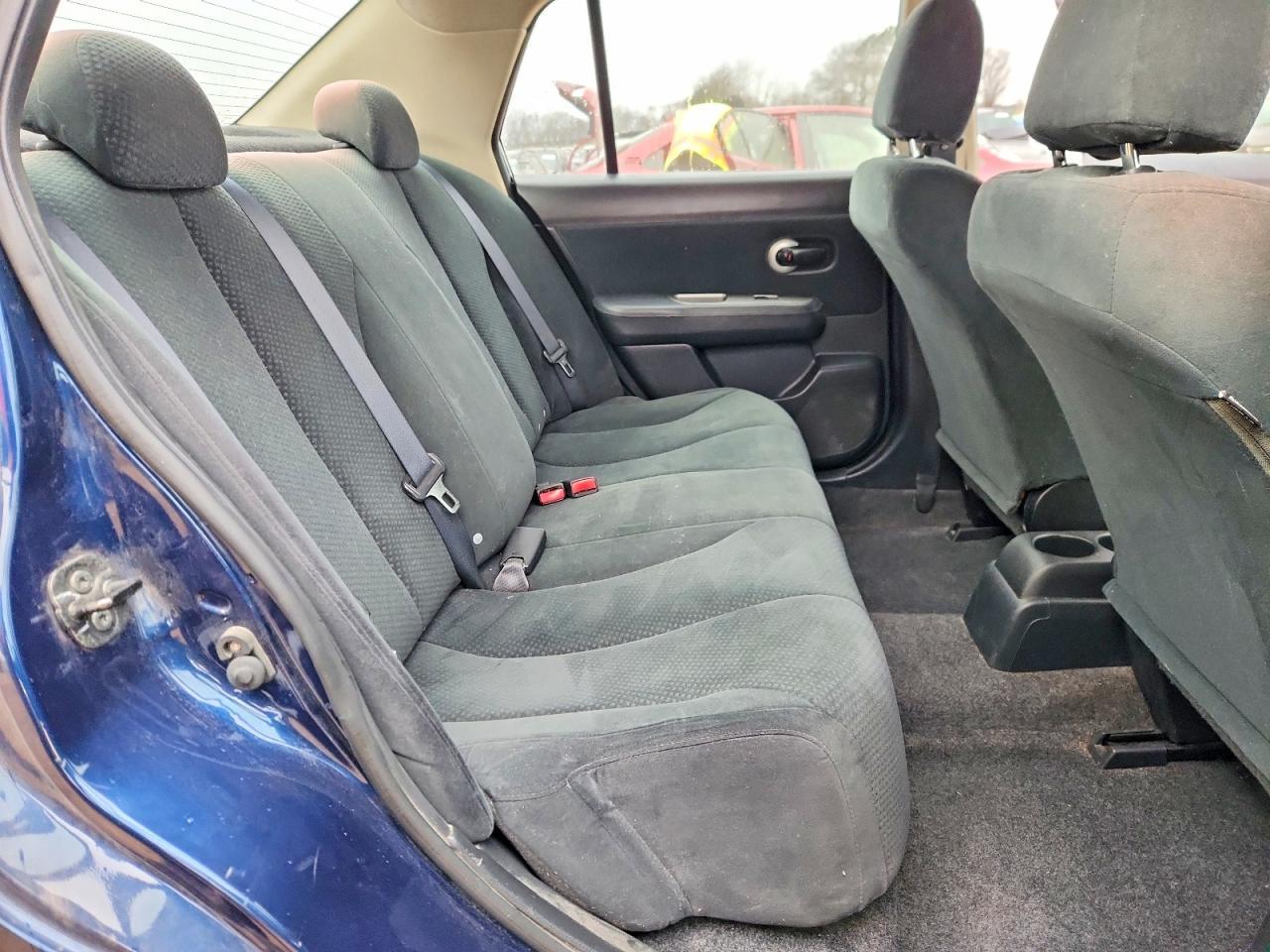 2011 Nissan Versa s