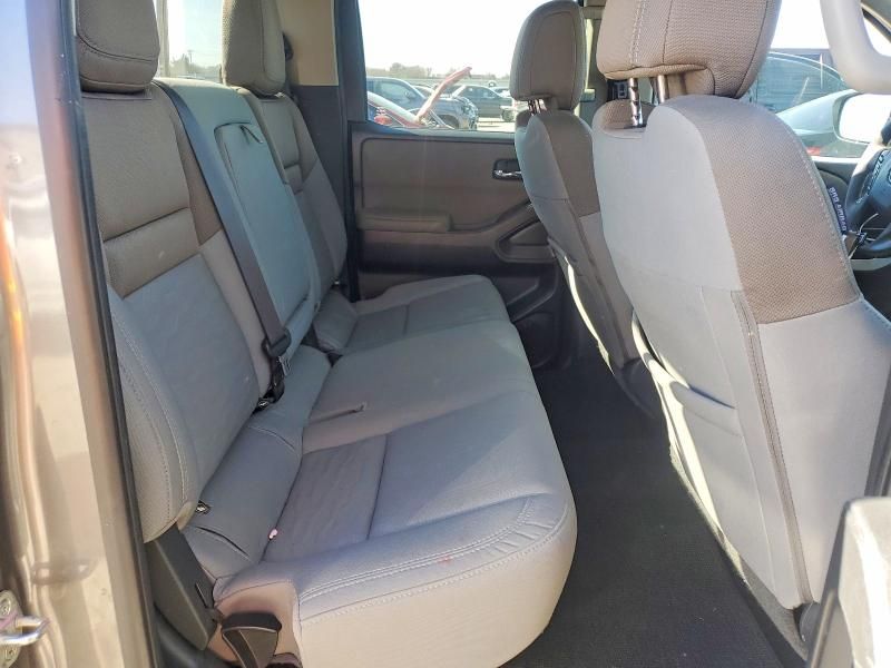 2022 Nissan Frontier s