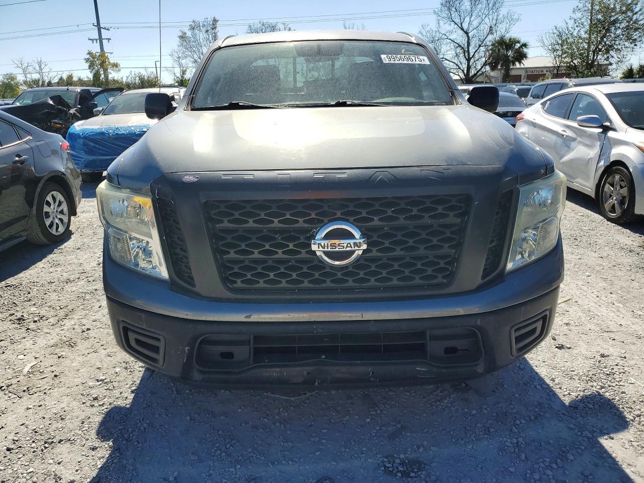2017 Nissan Titan s