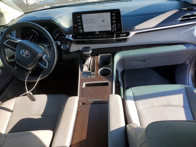 2024 Toyota Sienna xle