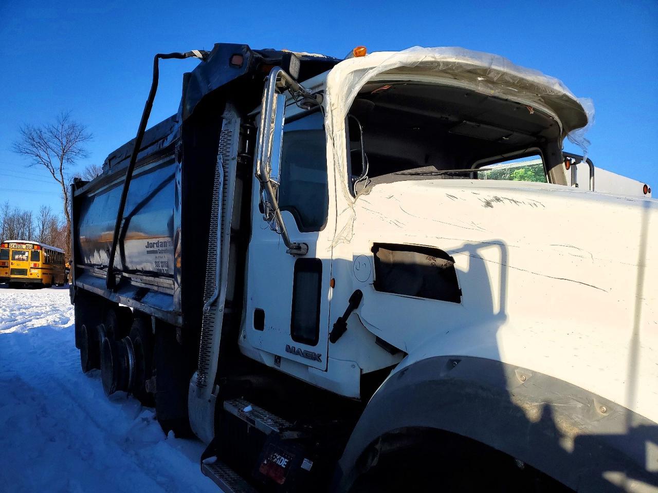 2015 Mack GU (GRANITE)