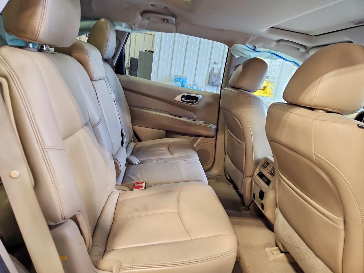 2014 Nissan Pathfinder s