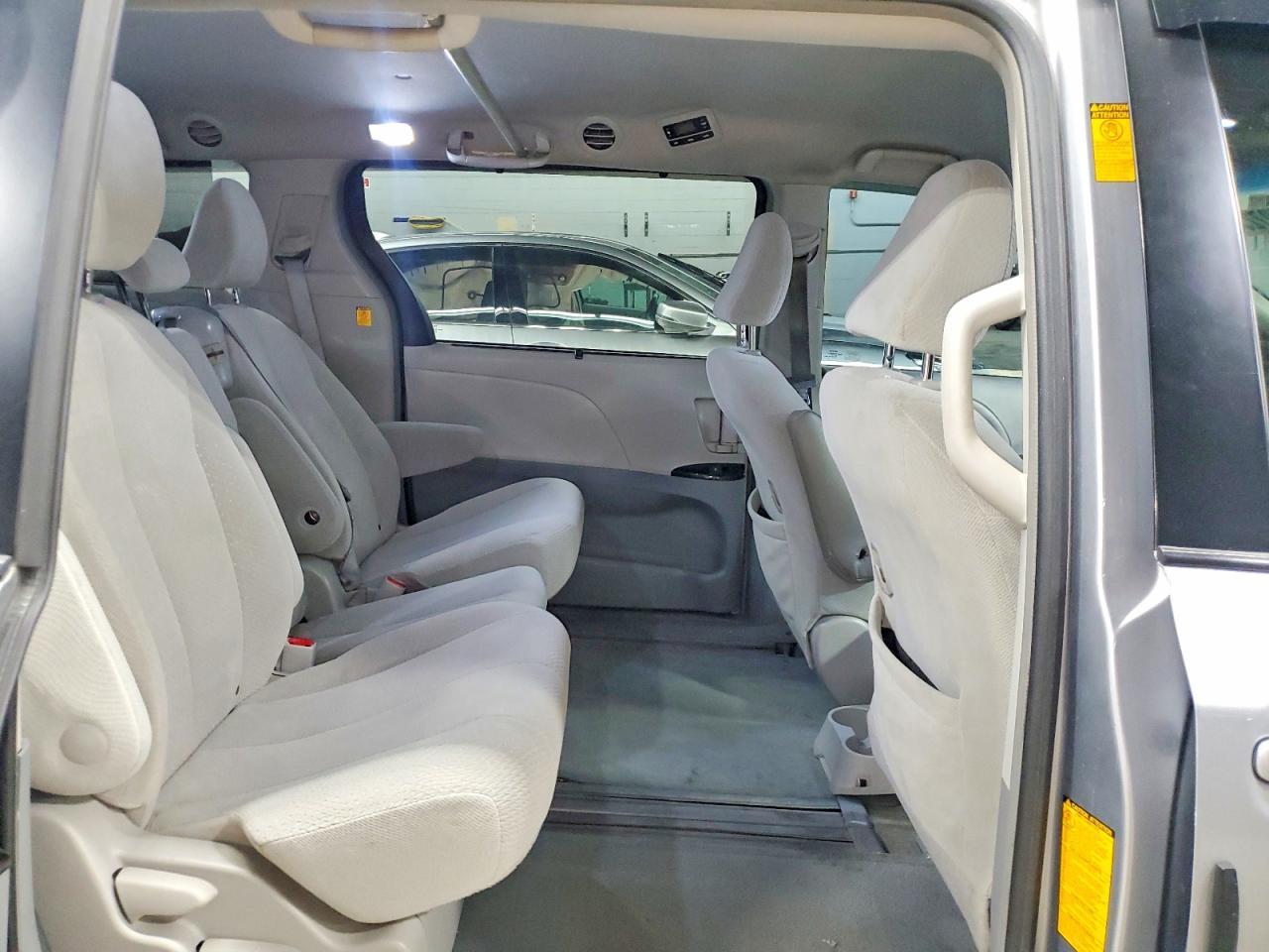 2013 Toyota Sienna le