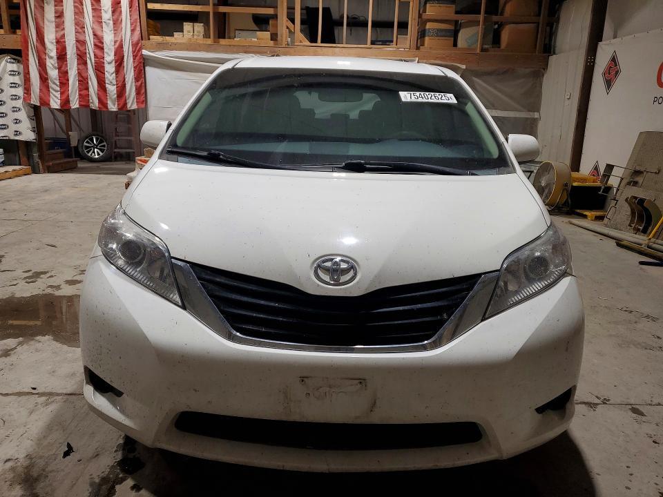 2014 Toyota Sienna le