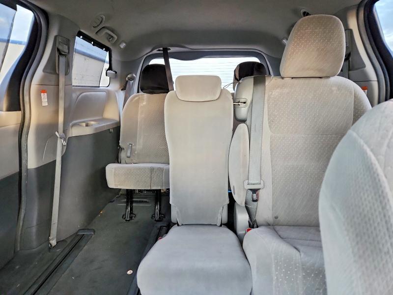 2019 Toyota Sienna le 8-passenger