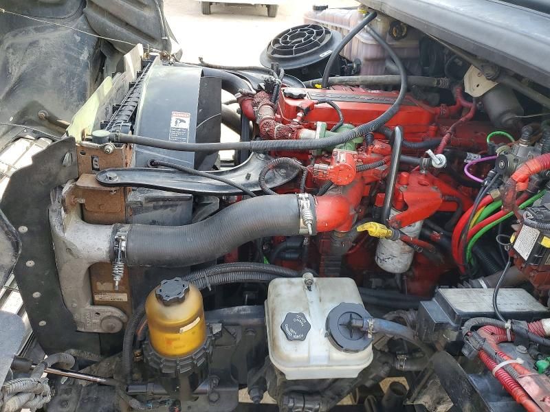 2013 Freigliner 2013 Freightliner Business Class M2 BOX Truck