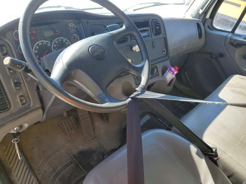 2011 Freigliner 2011 Freightliner Business Class M2 BOX Truck