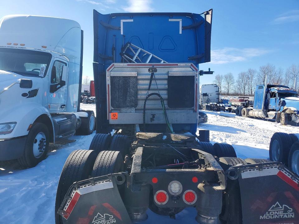 2020 Freightliner Cascadia 126
