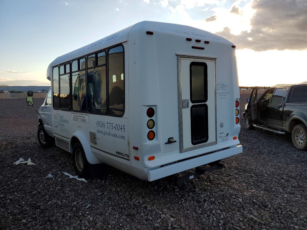 2003 Ford Econoline E350 Super Duty Cutaway Van
