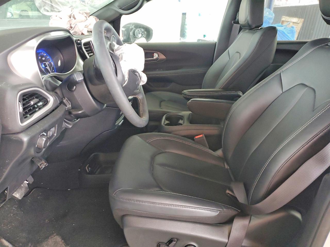 2025 Chrysler Voyager lx