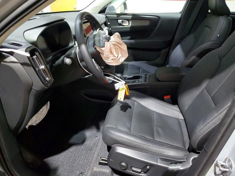 2025 Volvo Xc40 Core