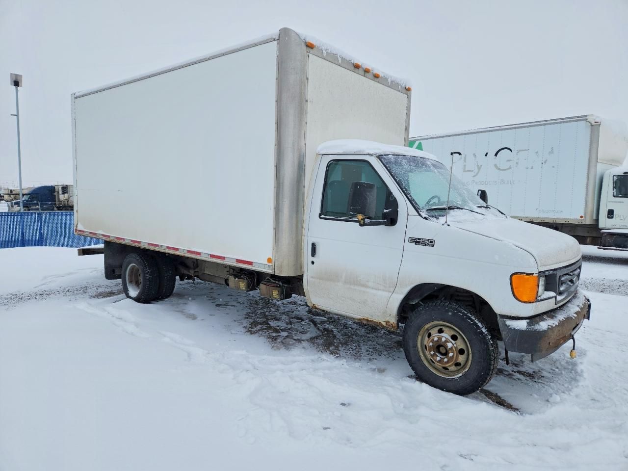 2004 Ford Econoline E450 Super Duty Cutaway Van