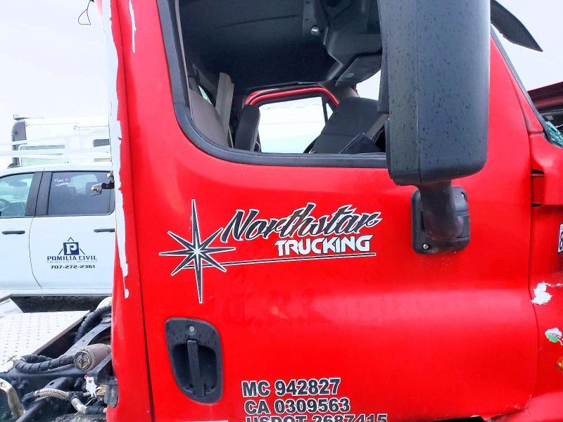 2018 Freightliner Cascadia 113 Semi Truck