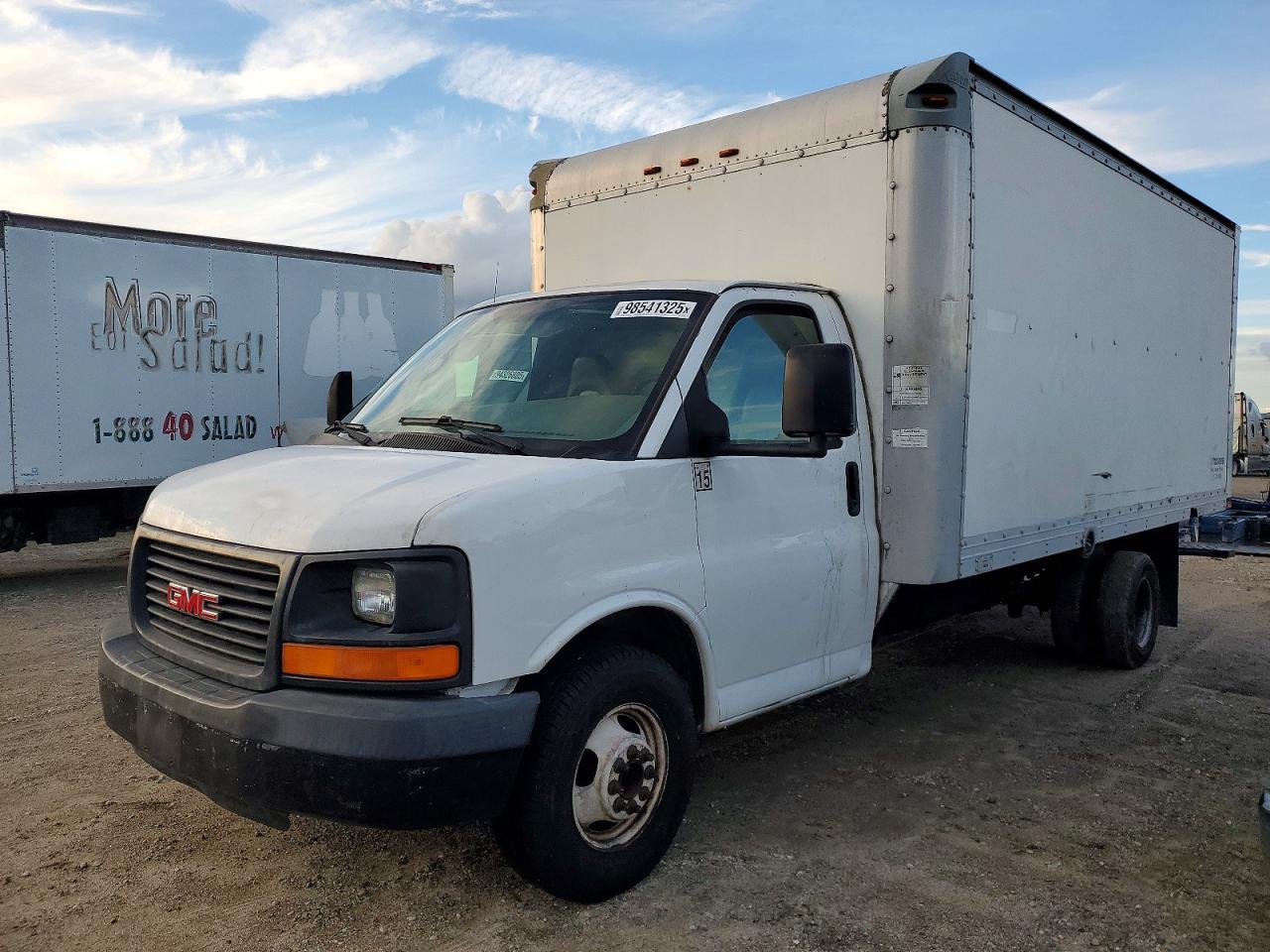2006 GMC Savana BOX Truck