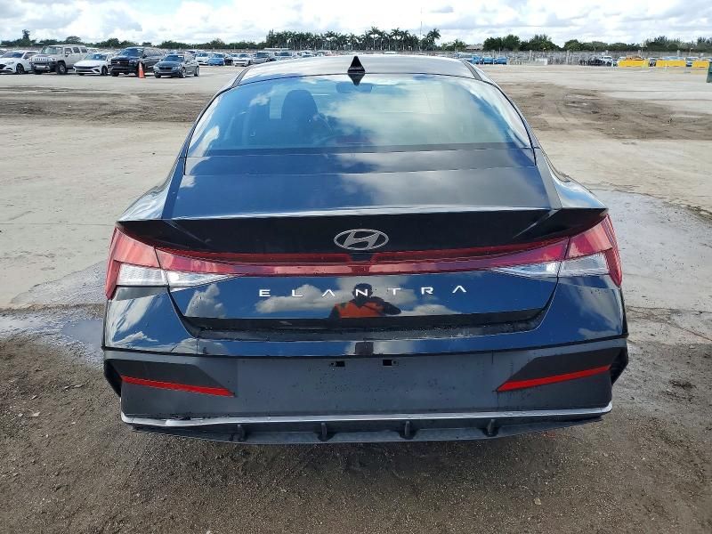 2025 Hyundai Elantra se