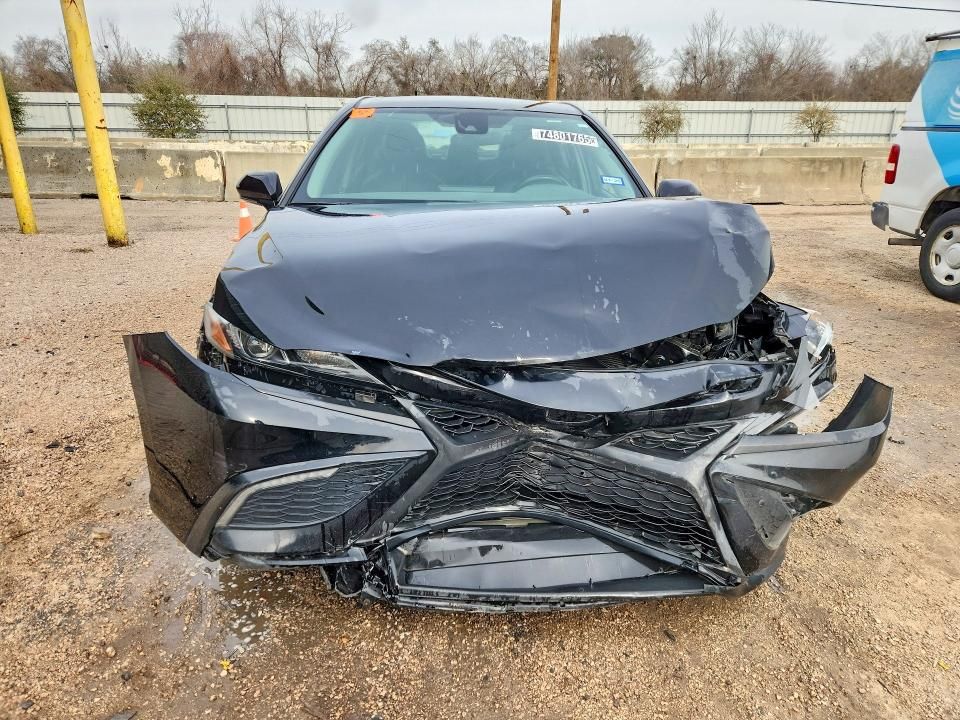 2022 Toyota Camry se