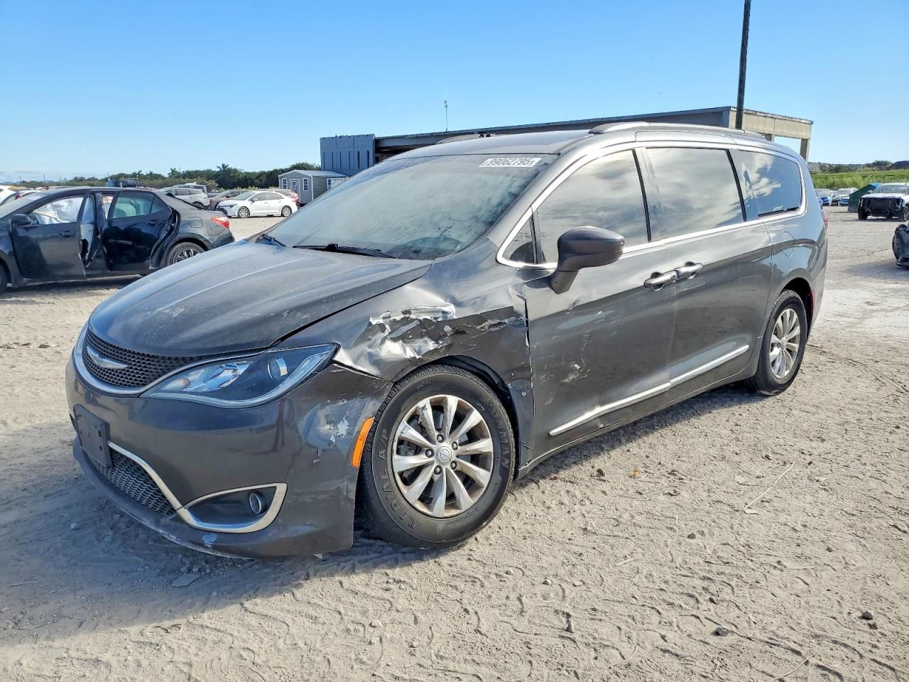 2017 Chrysler Pacifica Touring l