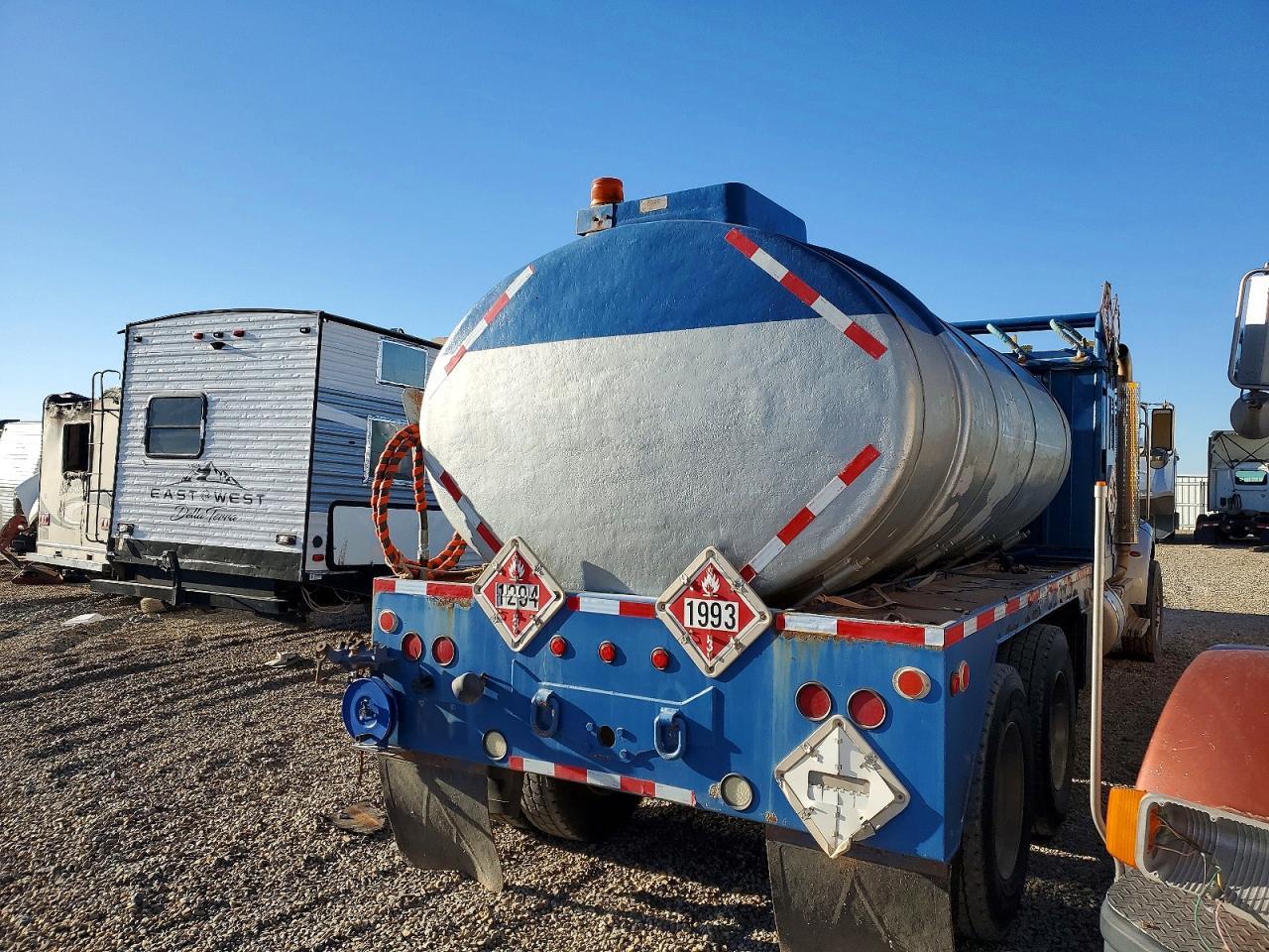 2015 Peterbilt 348 Vacuum Truck