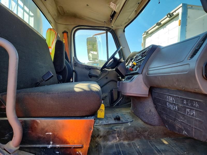 2016 Freightliner Business Class M2 Semi Truck