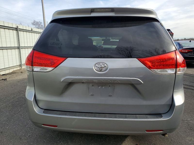 2012 Toyota Sienna le