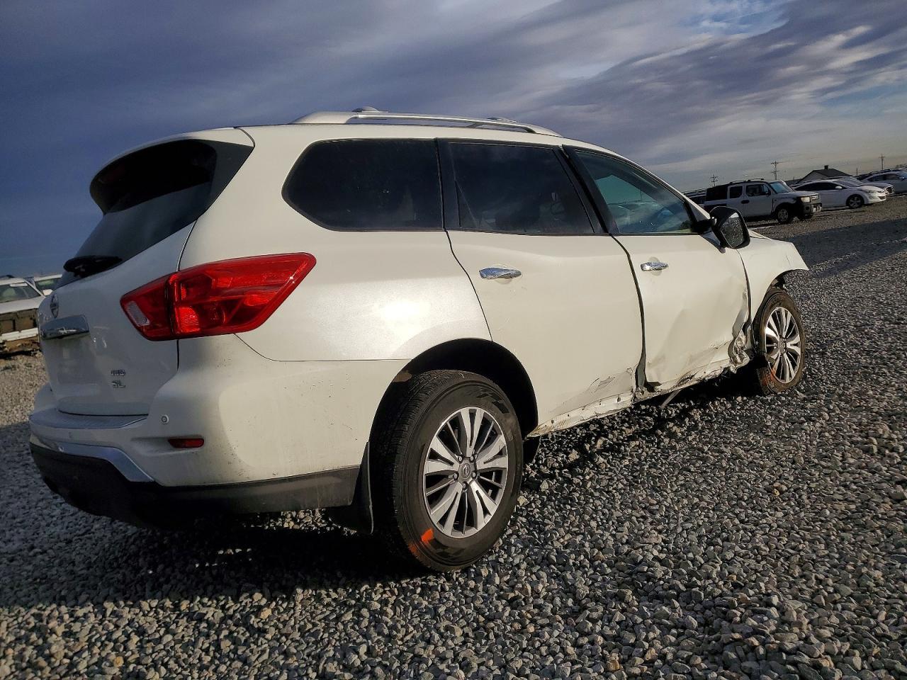 2020 Nissan Pathfinder sl