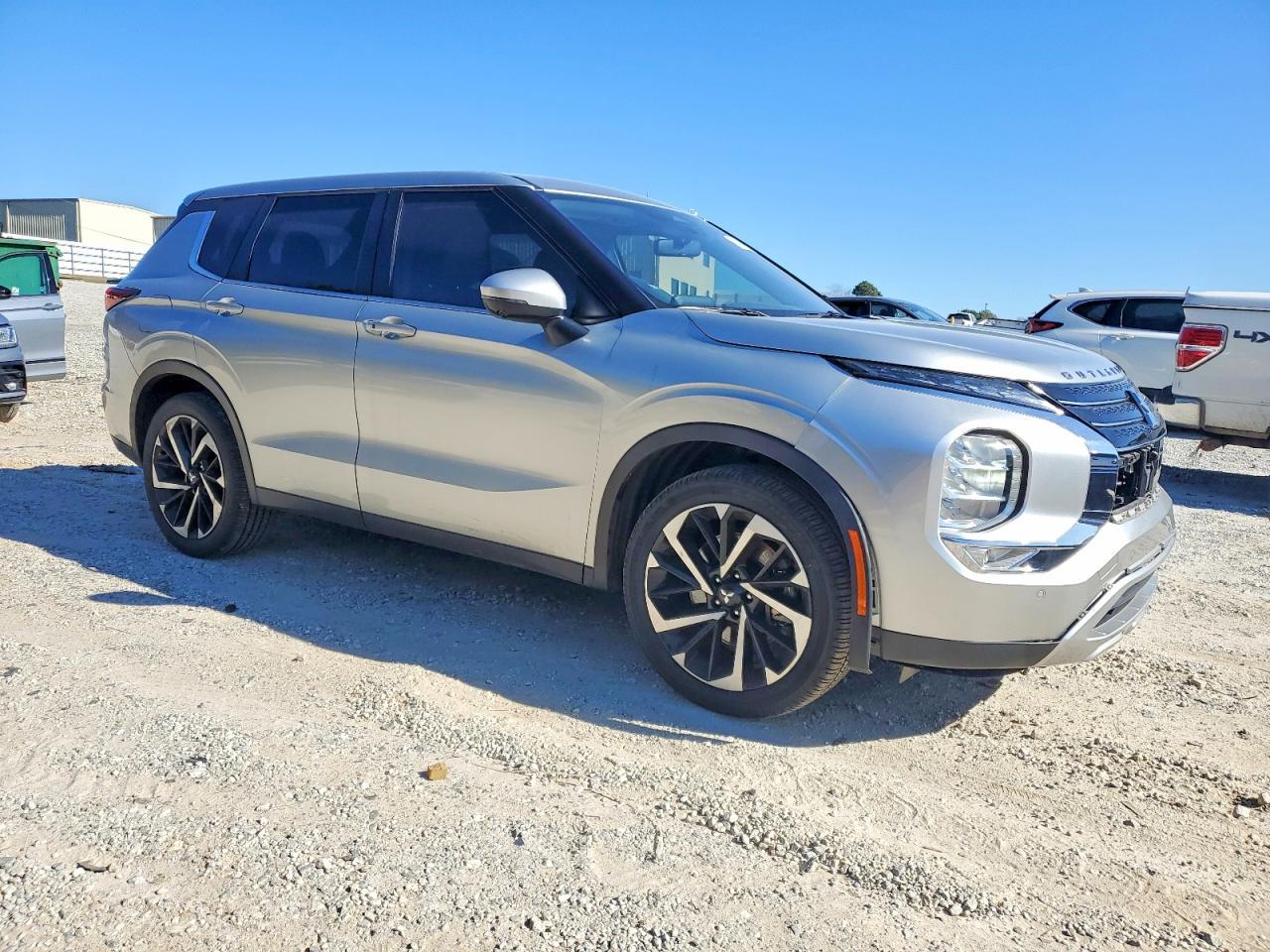 2023 Mitsubishi Outlander se